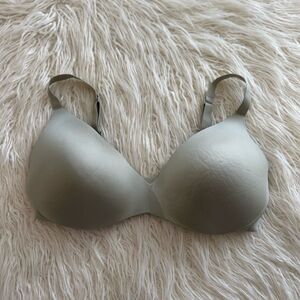Skims Wireless Push up Bra Talc Size 40DDD